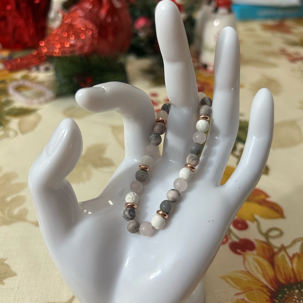 2 Multi-Colour Stone Bracelets - Picture 4 of 5